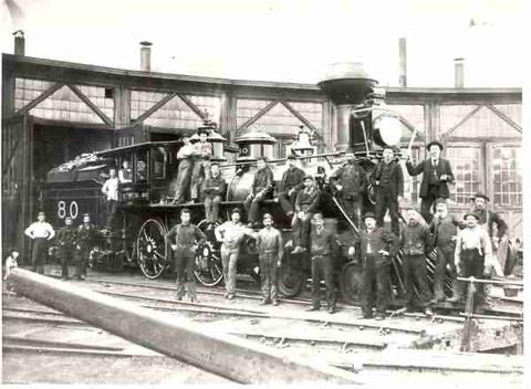 Crew at the Canadian Pacific Railway roundhouse and turn table in Moose Jaw, posing in front of Engine 80. MJPL General Photograph Collection, 68-304